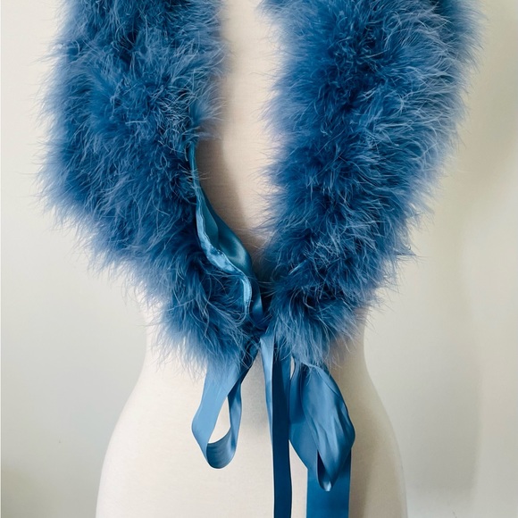 BEBE NWOT DYED MARABOU FEATHER BLUE SHAWL SCARF - Picture 9 of 12